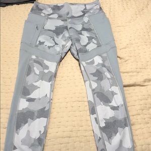 Athleta 7/8 camo leggings!